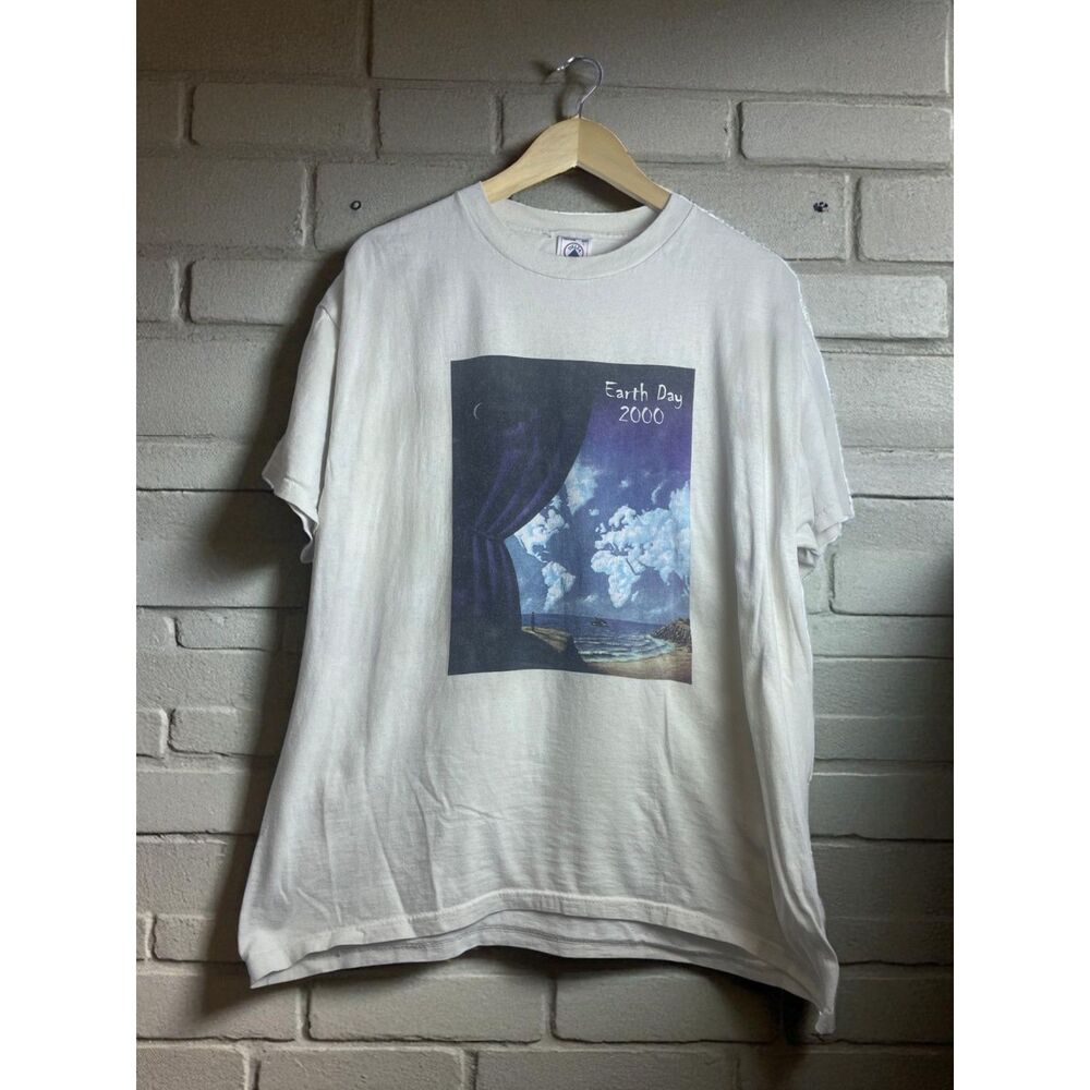 Vintage Earth Day 2000 Graphic T-Shirt by Delta – Size L